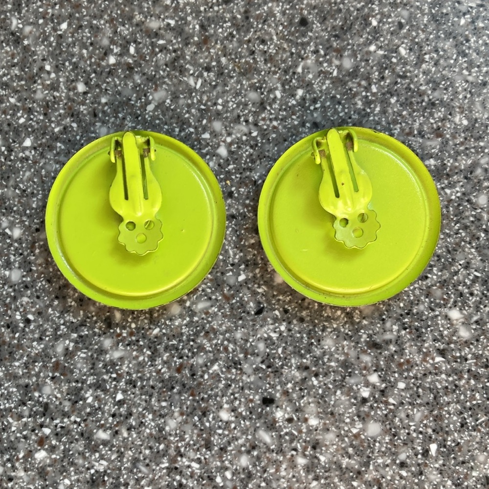 Mod Vintage 1960s clip-on earrings - Picture 2 of 2